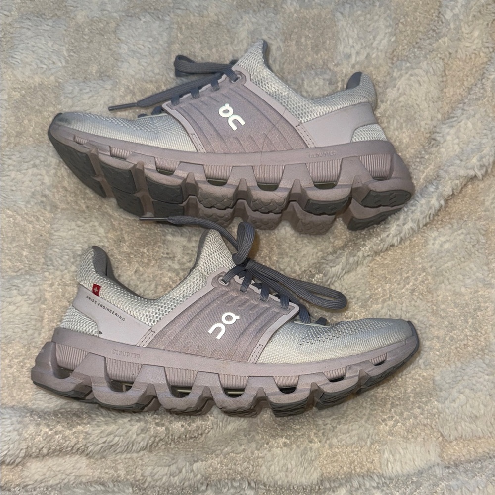 On Running Cloudswift  Sneakers in Beige and Gray
